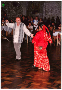 Cláudio Iovanovitchi e Neiva Iovanovitchi no ano de 2010, realizando apresentação de dança cigana.