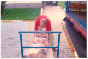 Claudio Iovanovitchi realizando trabalho em campo pela Associação de Preservação Cultura Cigana, APRECI no ano de 2003.