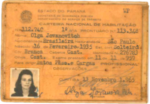 Carteira de Motorista de Olga Iovanovitch, emitida pela Departamento de Serviço de Trânsito do Estado do Paraná no ano de 1965.