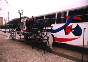 "A Arte pelo Caminho", projeto em que realizavam peças teatrais de forma itinerante nos municípios do Paraná, durante os anos de 1997 a 2008.